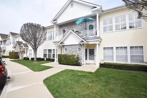 108 Narragansett Villas Dr, Lindenhurst, NY 11757