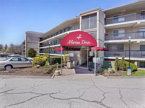 4 Marina Dr #M3, Mahopac, NY 10541
