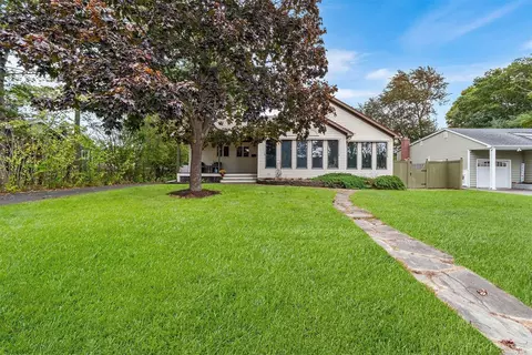 425 Sunrise Ave, Sayville, NY 11782