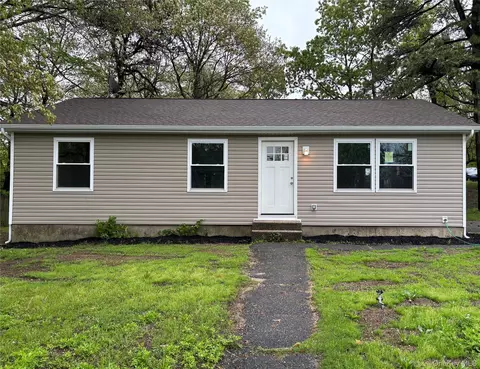159 Washington Ave, Wheatley Heights, NY 11798
