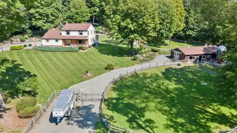 1080 E Mountain Rd S, Philipstown, NY 10516