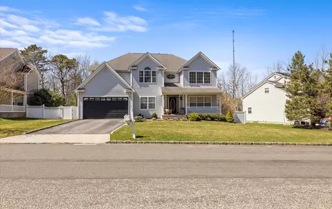 42 Oceanview Blvd, Manorville, NY 11949