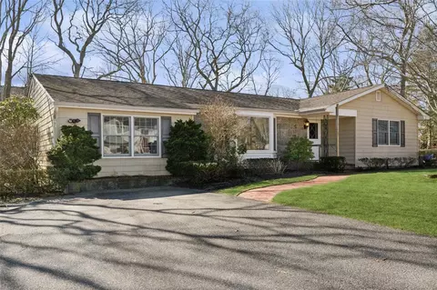 46 Neptune Ave, Hampton Bays, NY 11946