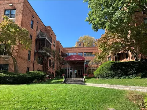 1015 Old Post Rd #3R, Mamaroneck, NY 10543