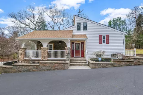 90 E Bartlett Rd, Middle Island, NY 11953