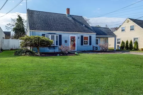 215 Jerome Ave, North Hempstead, NY 11514
