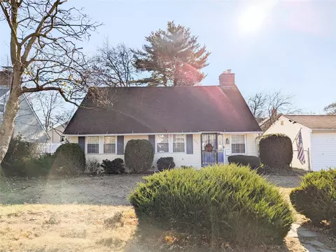 806 Oliver Ave, North Hempstead, NY 11590