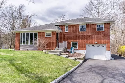 3435 Munson Pl, Yorktown, NY 10598