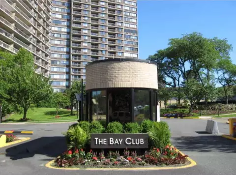 2 Bay Club Dr #6Z4, Bayside, NY 11360