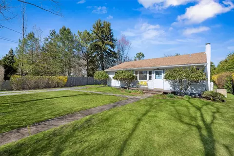 1055 Shipyard Ln, East Marion, NY 11939