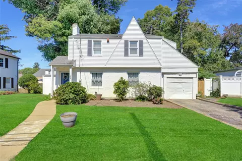 154 California Ave, Freeport, NY 11520