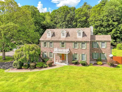 4 Kirsten Lean Ln, Cornwall, NY 12577