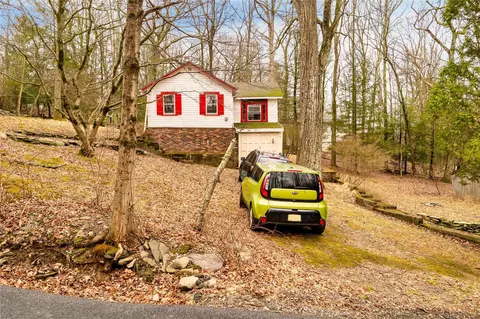 9 Eagle Trl, Mamakating, NY 12790