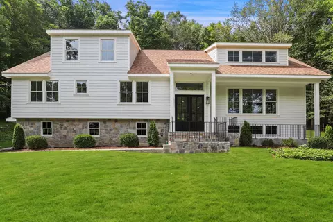 18 Brandon Dr, New Castle, NY 10549