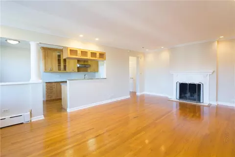 14 N Chatsworth Ave #7A, Larchmont, NY 10538