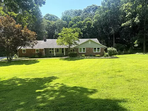 41 Harbor Hill Dr, Huntington, NY 11743