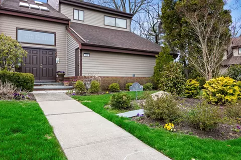 65 The Cir #65, Glen Head, NY 11545