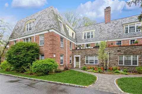 80 Pinewood Rd #1B, Greenburgh, NY 10530