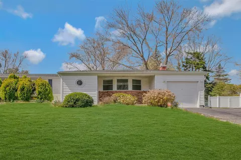 12 College Dr, Stony Brook, NY 11790