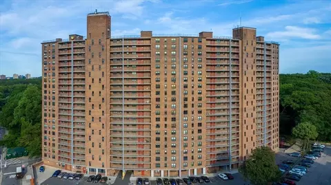 90-50 Union Tpke #18L, New York, NY 11385