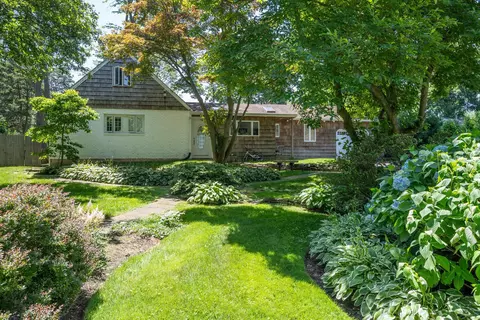 35 Turtle Cove Ln, Huntington, NY 11743