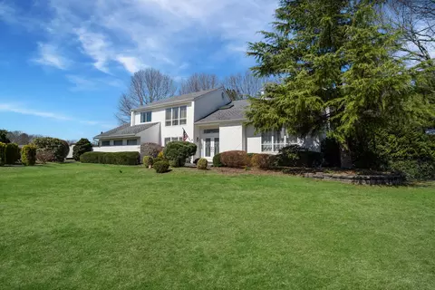 4 Scott Ln, Manorville, NY 11949