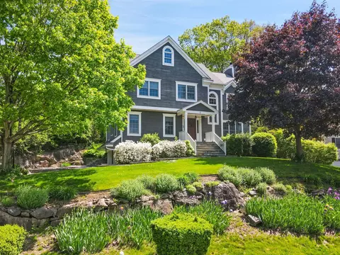 7 Caren Ct, Mount Kisco, NY 10549