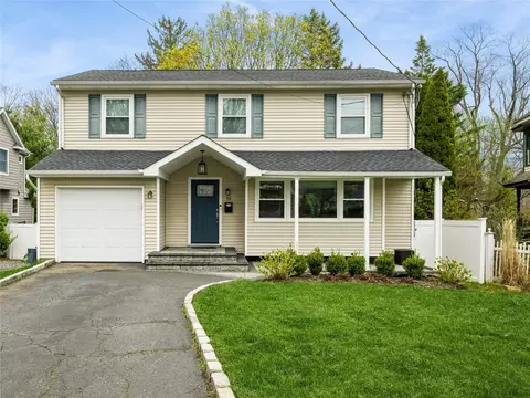 98 Carley Ave, Huntington, NY 11743