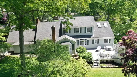 14 Gateway Dr, Wading River, NY 11792