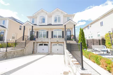 16 Berkshire Ln, Staten Island, NY 10309