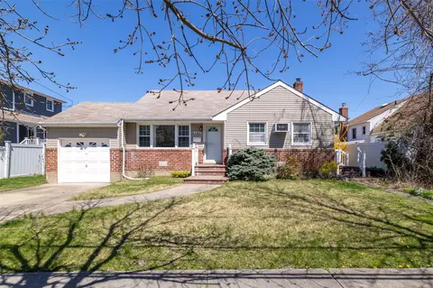 3783 Harbor Blvd, Seaford, NY 11783