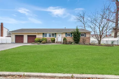 808 Windmill Ave, West Babylon, NY 11704