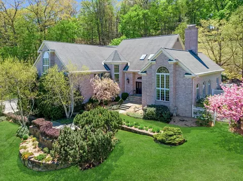 3 Fawn Ln, North Castle, NY 10504