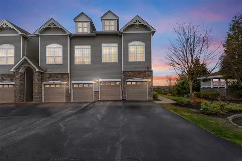 1701 Hawthorn Way, New Windsor, NY 12553