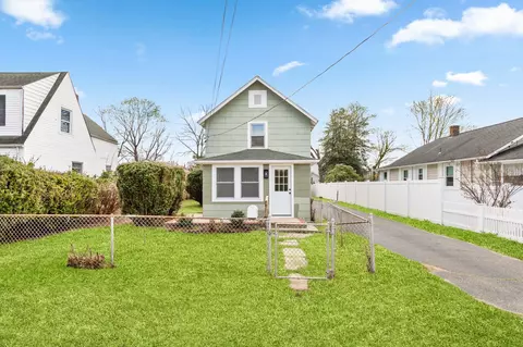 26 Dawson Ave, Kings Park, NY 11754