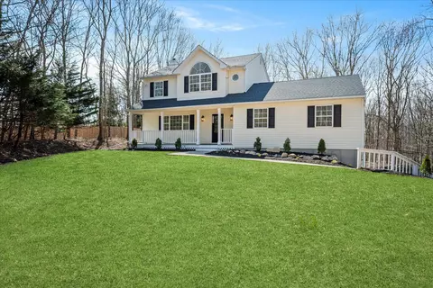 4 Chery Beth Ln, Brookhaven, NY 11949