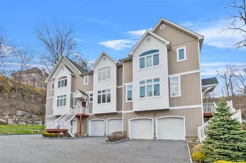 16 Lakeview Dr, Highlands, NY 10922