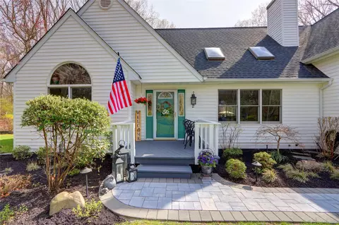 2 Cathedral Ct, Middle Island, NY 11953