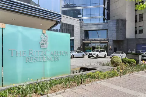 1 Renaissance Sq #26F, White Plains, NY 10601