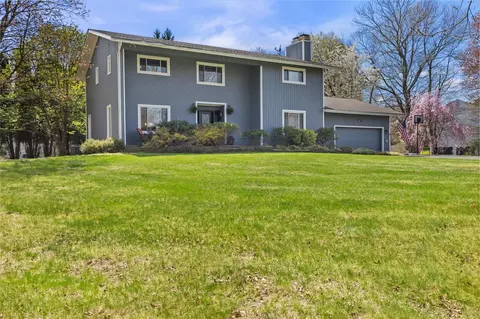 7 Peachtree Dr, Cortlandt, NY 10567