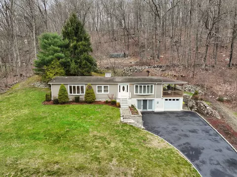 971 Peekskill Hollow Rd, Putnam Valley, NY 10579
