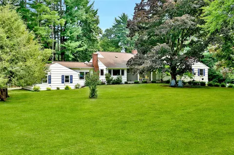 6 Noyes Rd, New Castle, NY 10549