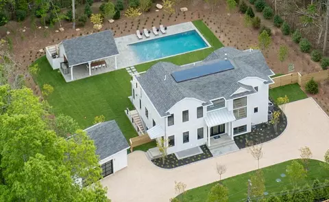 4 Dogwood Dr, East Hampton, NY 11937