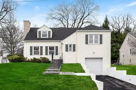 19 Francis Ln, Port Chester, NY 10573