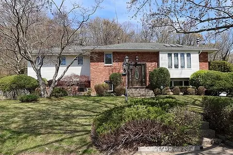 80 Lauren Ave, Dix Hills, NY 11746