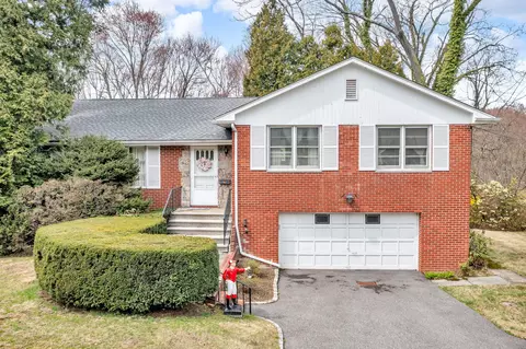 95 Wrexham Rd, Yonkers, NY 10708