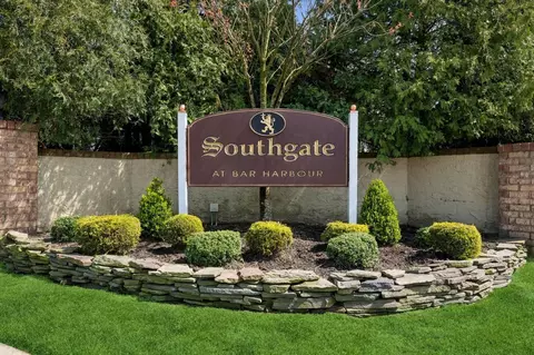60 Southgate Cir, Massapequa Park, NY 11762