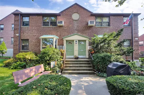 57-32 246th Cres #E15, Douglaston, NY 11362