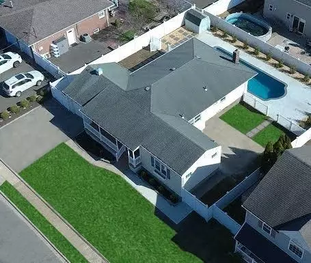 212 N Poplar St, Massapequa, NY 11758