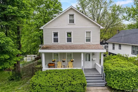 52 S Main St, Florida, NY 10921
